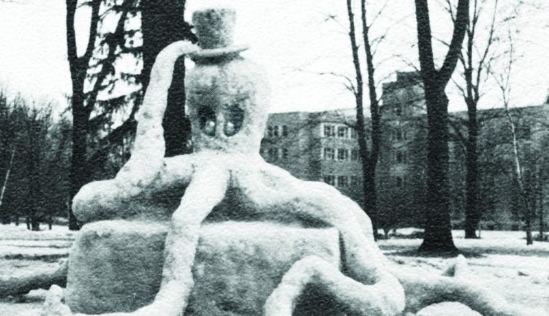 [1961 photo of a giant octopus snow sculpture]