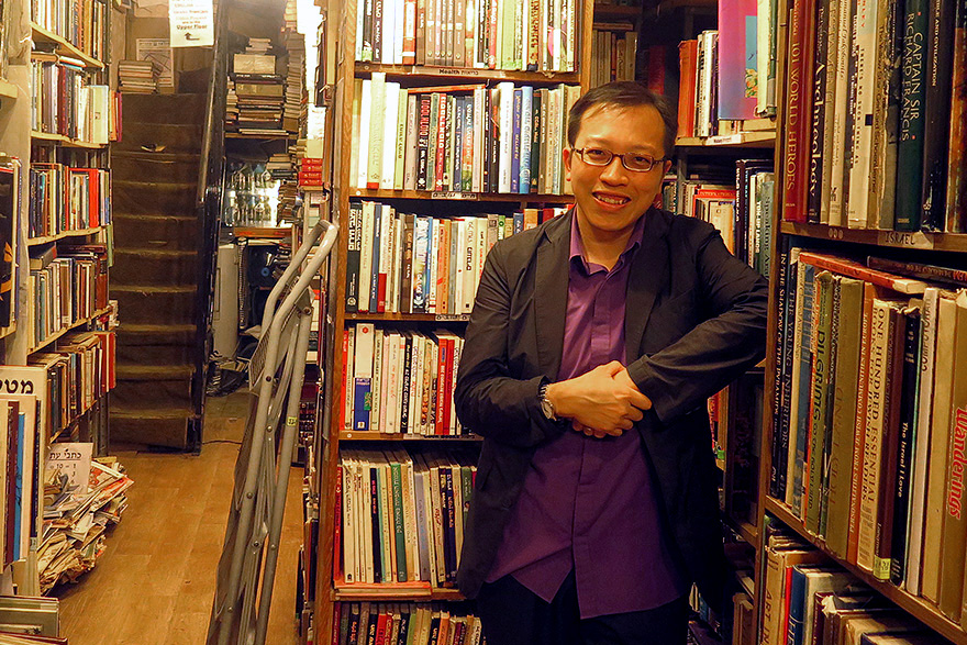 [photo of Simon Li in a library]
