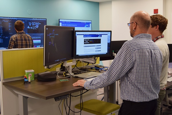 [Mr. Tremblay and other Engineering Teaching and Learning team members test online teaching spaces in the lab.] (Photo: PPS)