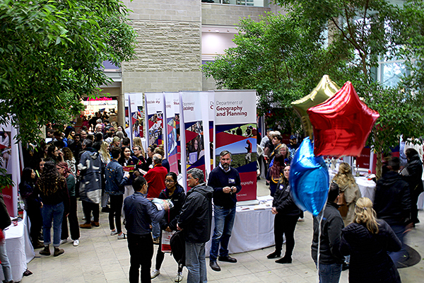 Fall Preview and Ontario Universities Fair help prospective students learn about life at Queen’s. 