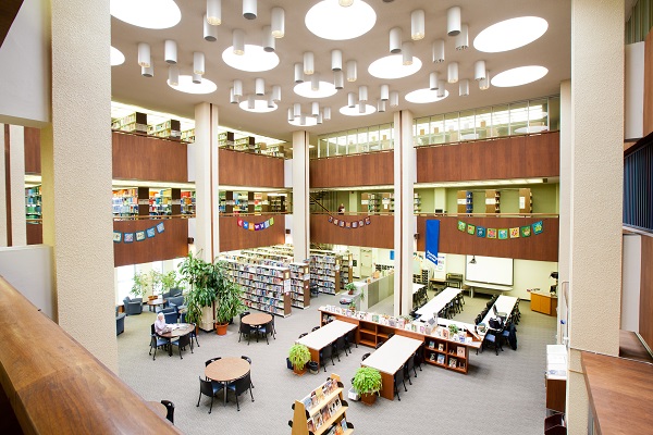 [Queen's University Education Library Duncan McArthur Hall]