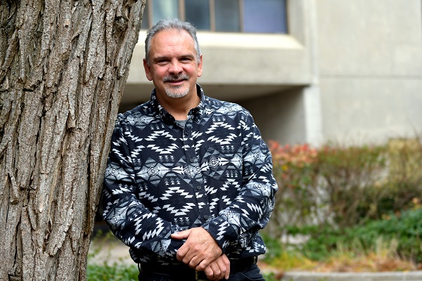 [Queen's University Office of Indigenous Initiatives Grey Thunderbird Tim Yearington]