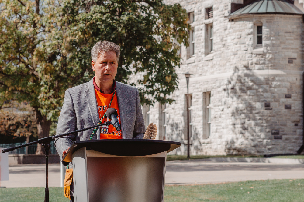 Provost and Vice-Principal (Academic) Rahswahérha (Mark Green)