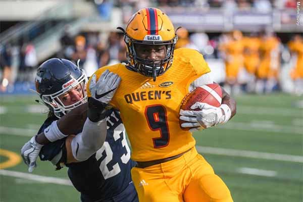 Chris Osei-Kusi makes a catch.