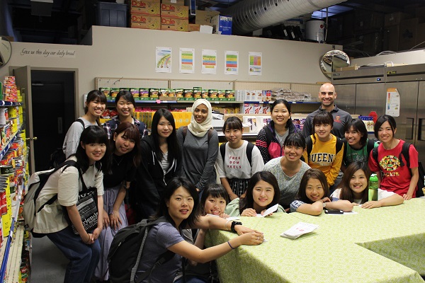 The Queen's School of English Volunteer Club visits the Salvation Army