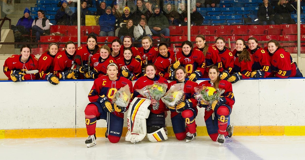 9Queen's Women's Hockey Senior Night]