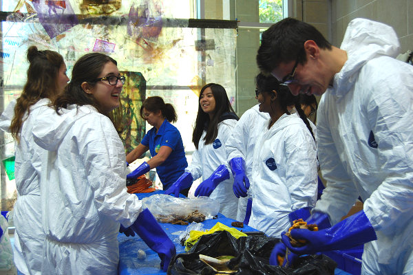 Students participate in a waste audit during Sustainability Week 2017. (Photo: PPS)