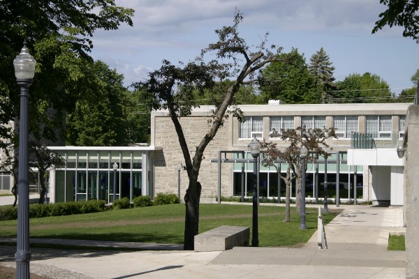 Photograph of Leonard Hall on Queen's campus.