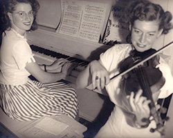 Isabel Overton Bader with her sister Marion.