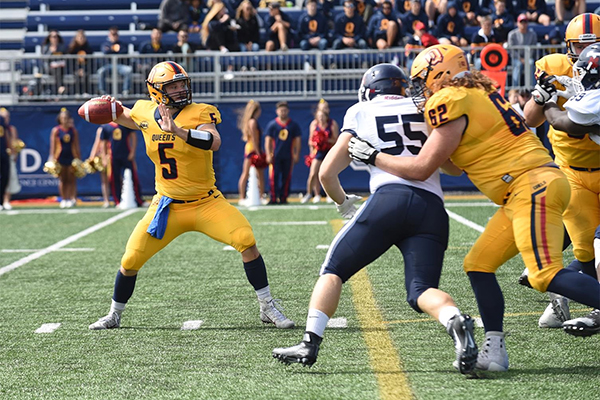 Gaels quarterback Nate Hobbs