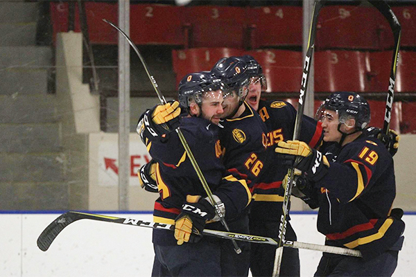 [Queen's Gaels men's hockey team]