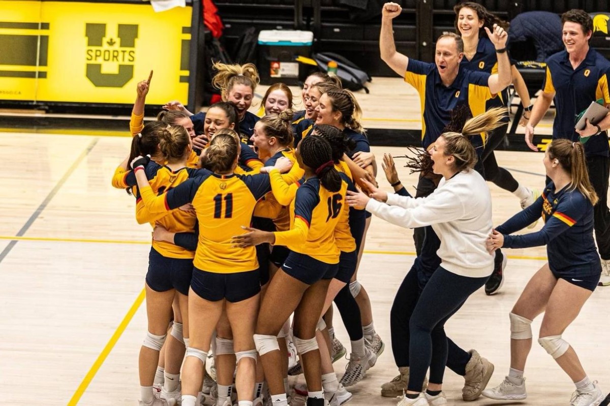 Queen's Gaels women's volleyball team celebrates their win.