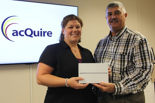 [Meredith Richards accepts iPad Mini from Andy Green]