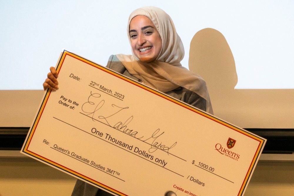 [Photo of El Zahraa Majed accepting her winning prize]