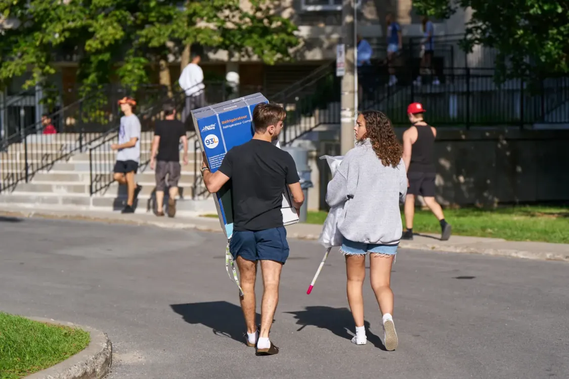 Students moving into residence.