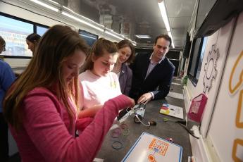 Kingston and the Islands MP Mark Gerretsen visits the Queen's Tinker Trailer with grade school students. (University Communications)