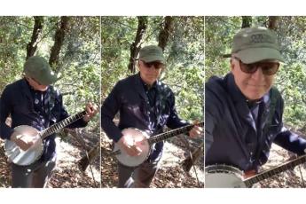 Steve Martin plays the banjo