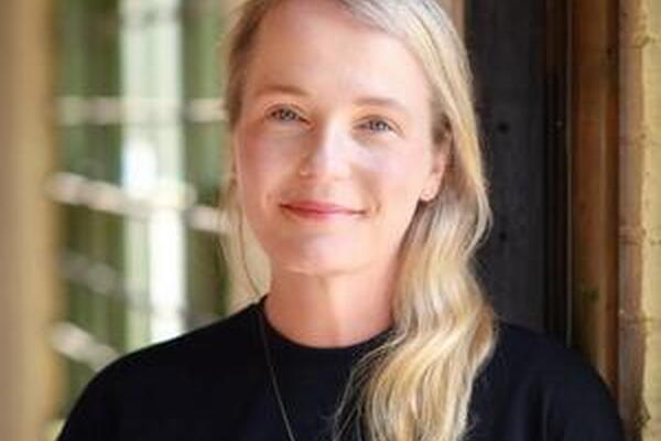 Dr. Julia Christensen