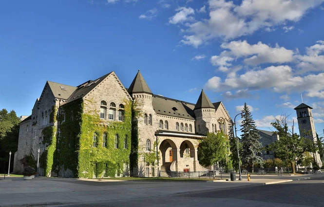 Queen's University building