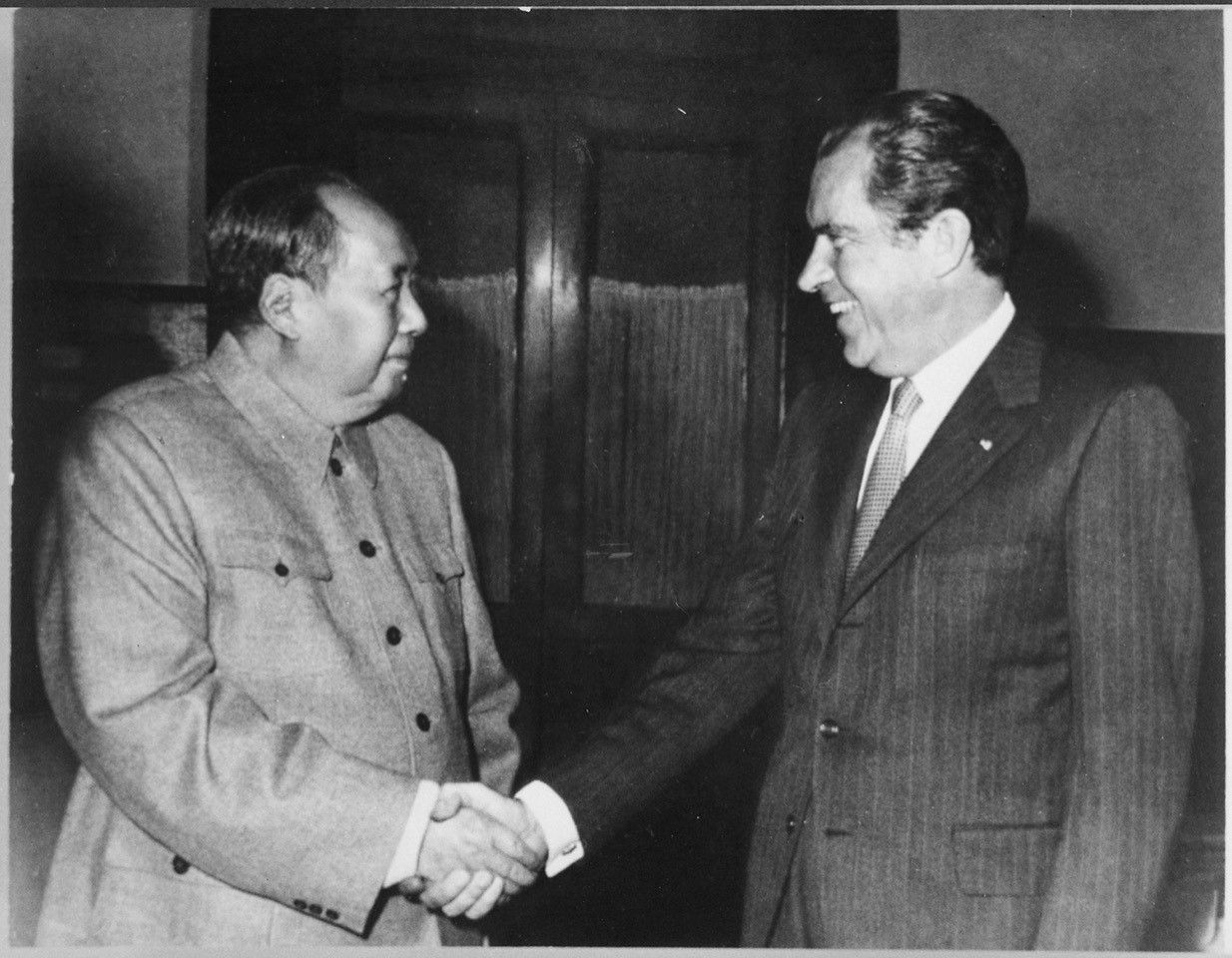 Black and white image of Mao Zedong meeting with US President Richard Nixon in 1972
