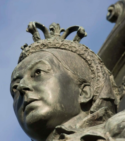 Close up of a stature of Queen Victoria