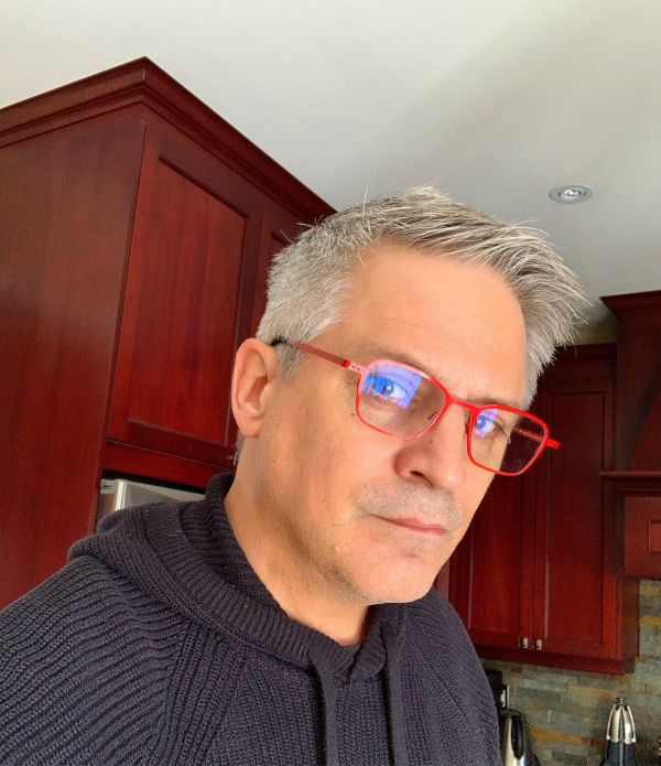 Image of Lloyd Rang in his kitchen