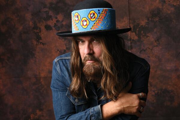photo of artist Tom Wilson in painted hat 