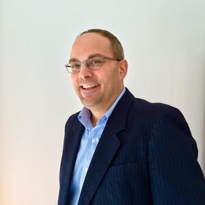 Stacy Kelly Headshot 