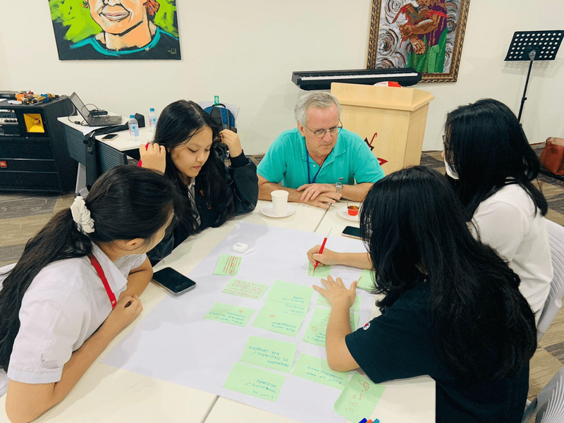 Greg Bavington guiding students through a design thinking workshop