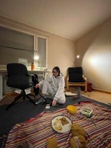 A friend of Grace's eating on the floor