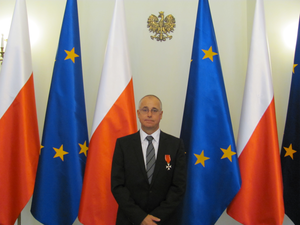 Picture of Dr. Jerkiewicz in the award ceremony of the Knight's Cross of the Order of Polonia Restituta