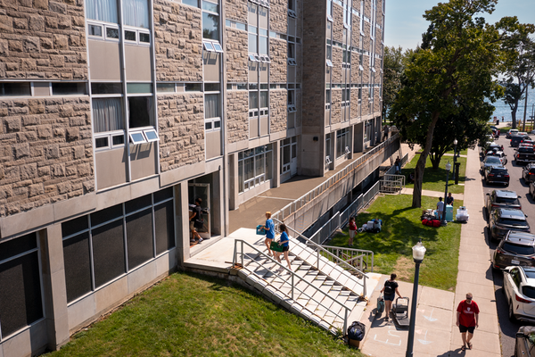 aerial view of a Queen's residence building on move-in day. 