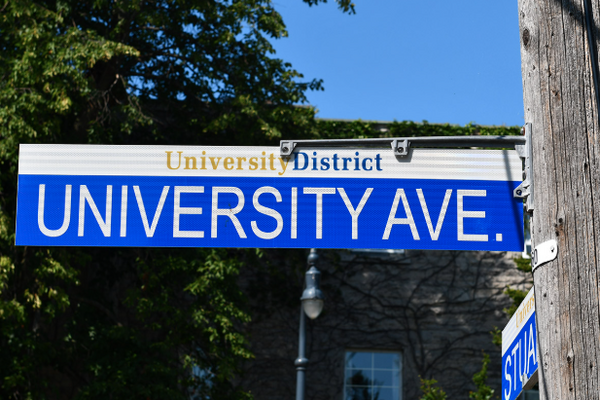 photo of a street sign- specifically university avenue street sign.