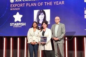 Theresa Bailey accepting Export Plan of the Year award