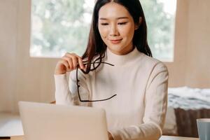 women looking at a laptop
