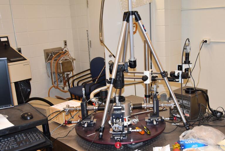 A Janis ST-500 micromanipulated cryogenic probe station.