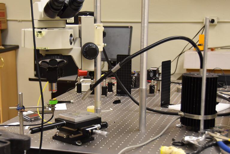 A Nikon fluorescence microscope modified for scanning optical imaging. 