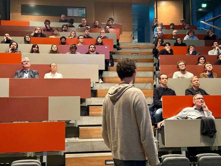 Giving a colloquium at the Humboldt University in Berlin while on sabbatical with the Integrated Quantum Photonics Group