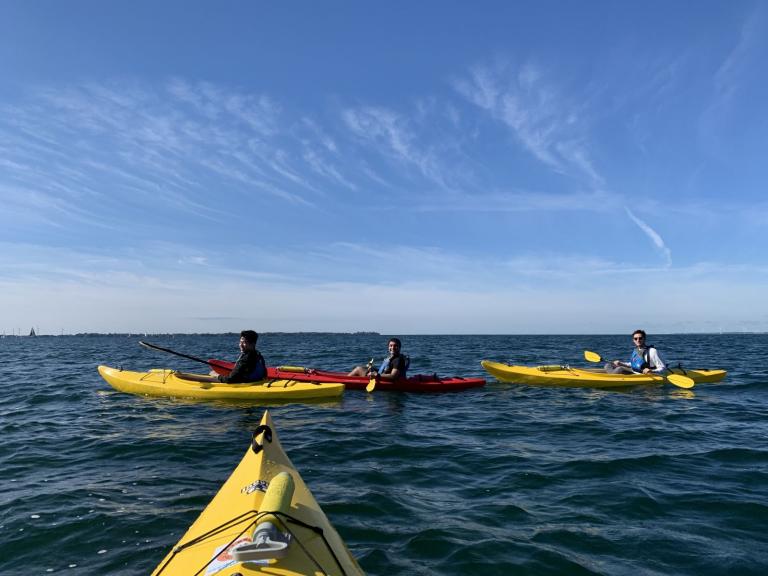 September 2020: Shastri Lab goes kayaking to welcome new lab members and the start of the 2020-2021 academic year!