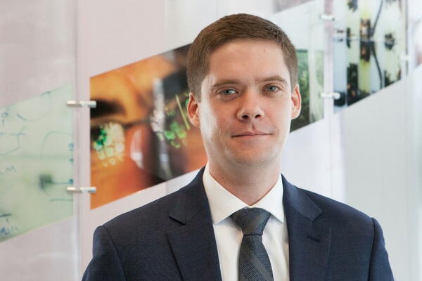 Photo of Dr. Graeme Howe