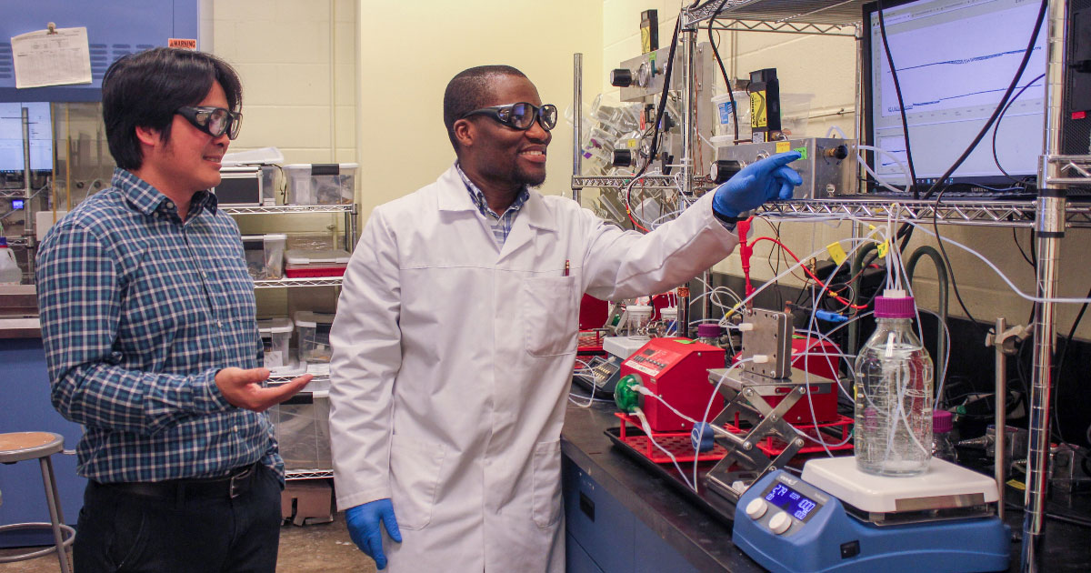 Dr. Cao Thang Dinh and his PhD student, Cornelius Obasanjo, have been researching how to capture carbon dioxide from the atmosphere and turn it into chemicals that can be used across industries.
