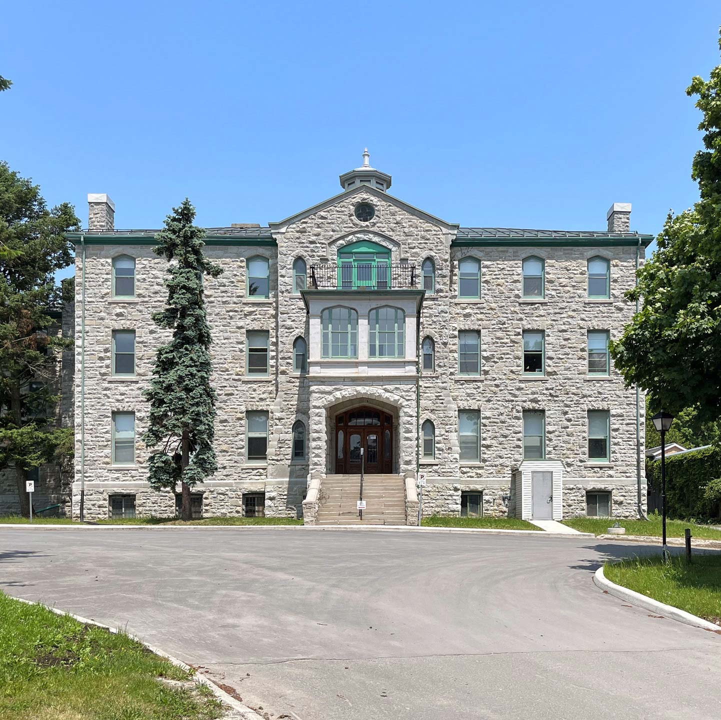 [building at 355 King Street West]