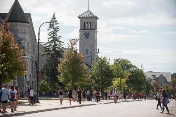 Students walking on university ave, Queen's campus, on a warm day