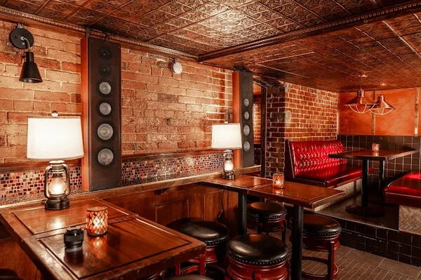 Lieutenant's Pump Pub