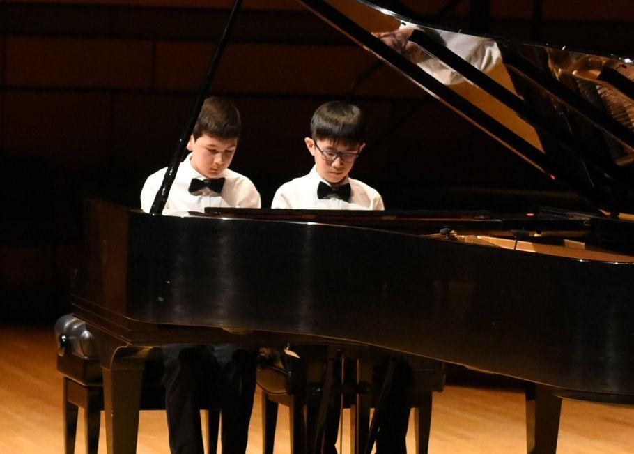 Kiwanis Musicians play on the Isabel stage