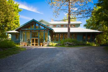 Main builidng at QUBS